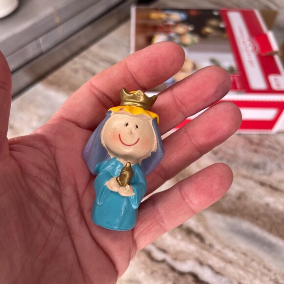 Holiday Time 7-Piece Nativity Set With Mary Joseph Baby Jesus Angel & 3 Wise Men - Picture 6 of 7